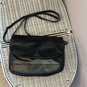 Perlina Black Leather Bag Minimalist Design